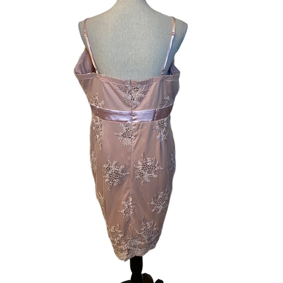 Sequin Detail Bodycon Dress - Picture 5 of 7